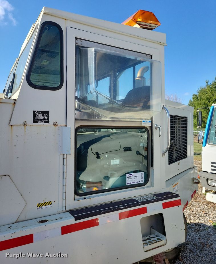 image for item DL7752 1992 Elgin Pelican Series P  street sweeper truck