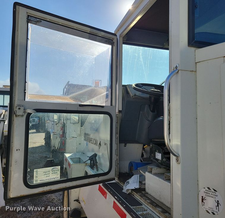 image for item DL7752 1992 Elgin Pelican Series P  street sweeper truck