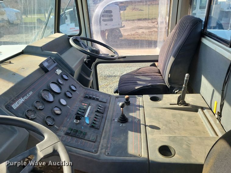 image for item DL7752 1992 Elgin Pelican Series P  street sweeper truck