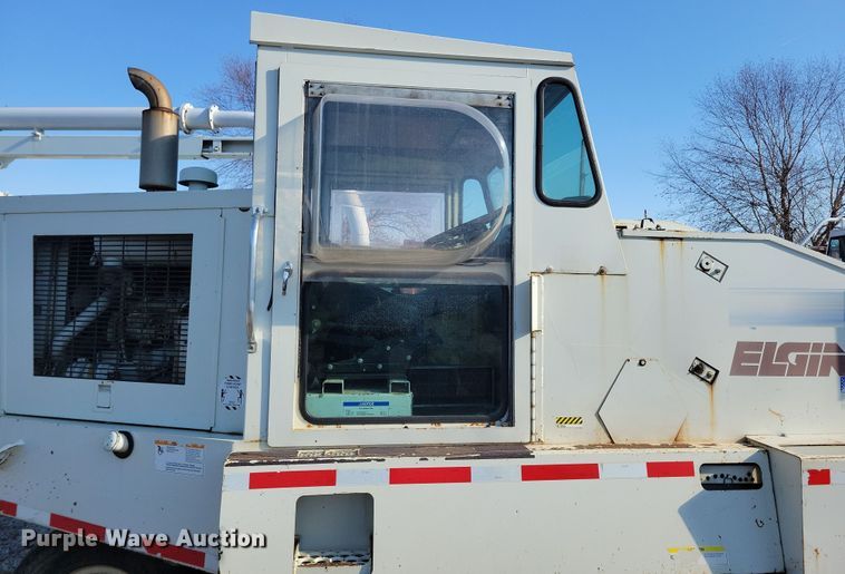 image for item DL7752 1992 Elgin Pelican Series P  street sweeper truck