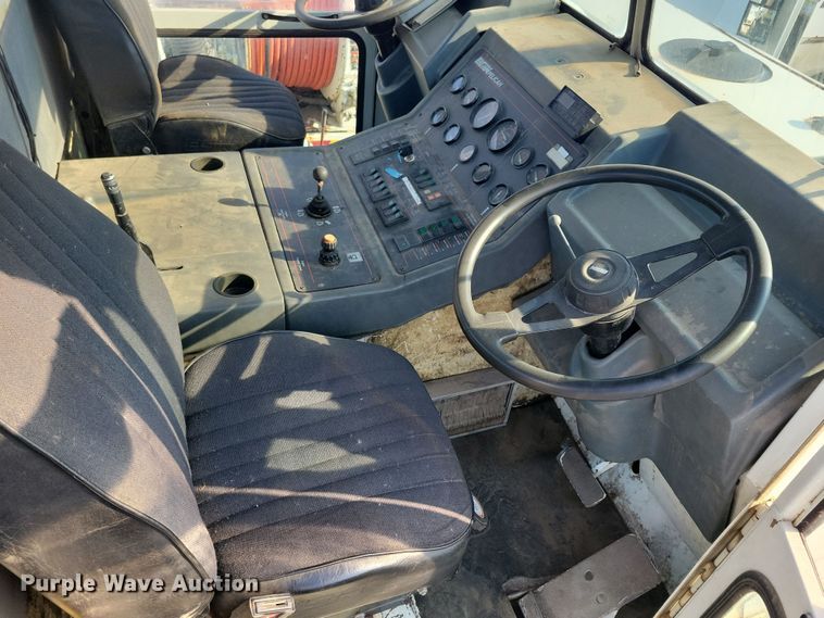 image for item DL7752 1992 Elgin Pelican Series P  street sweeper truck