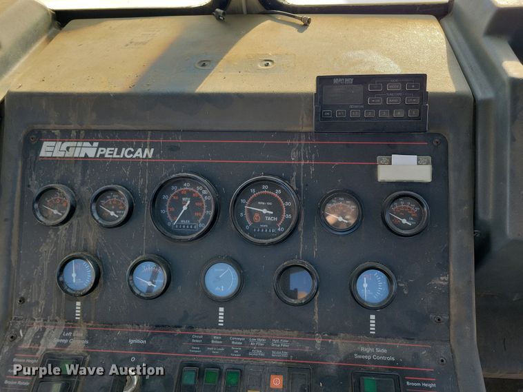 image for item DL7752 1992 Elgin Pelican Series P  street sweeper truck