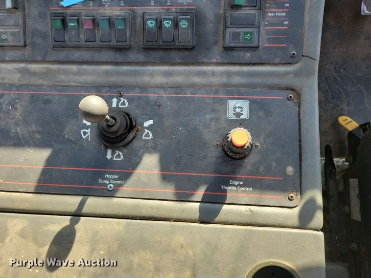 image for item DL7752 1992 Elgin Pelican Series P  street sweeper truck