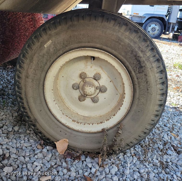 image for item DL7752 1992 Elgin Pelican Series P  street sweeper truck