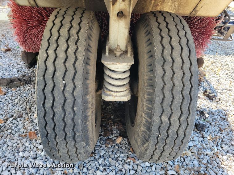 image for item DL7752 1992 Elgin Pelican Series P  street sweeper truck