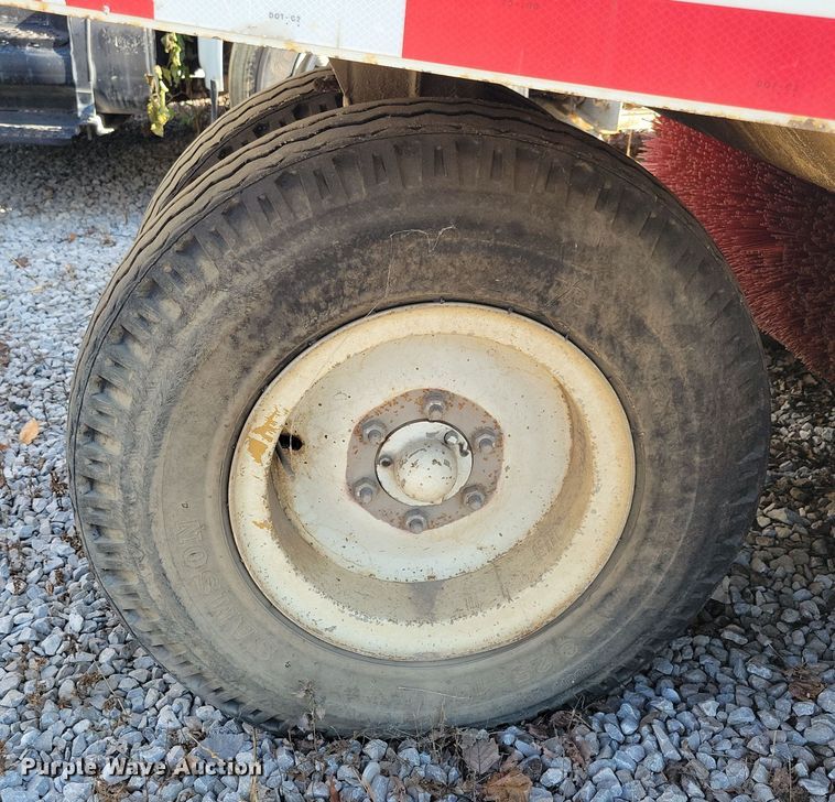 image for item DL7752 1992 Elgin Pelican Series P  street sweeper truck