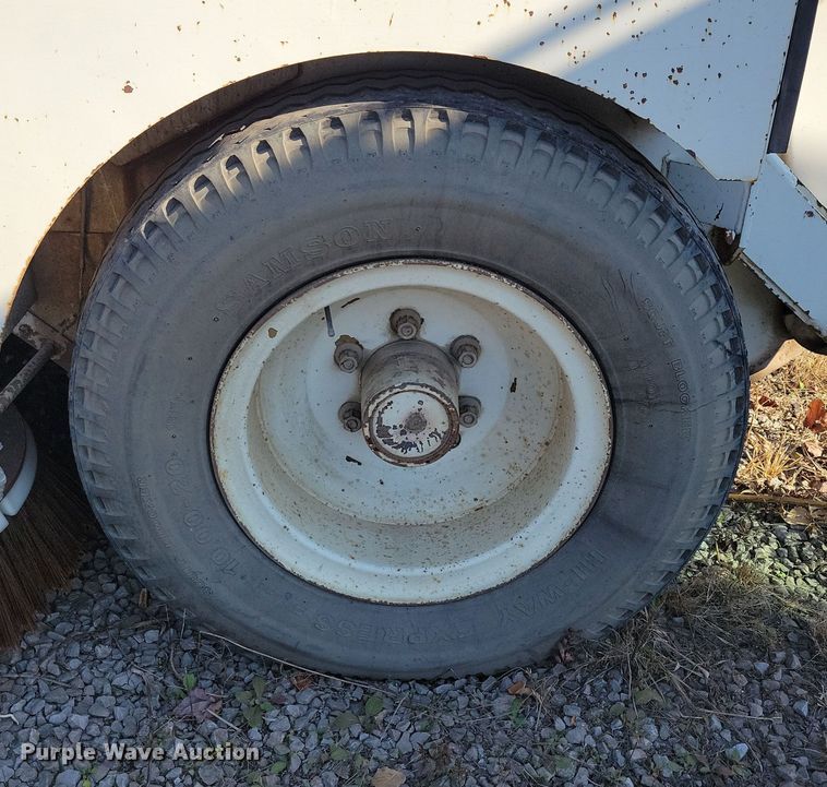 image for item DL7752 1992 Elgin Pelican Series P  street sweeper truck