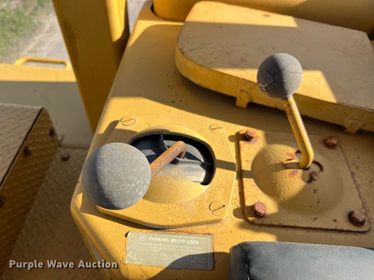 image for item DM2006 1978 Caterpillar D9H  dozer