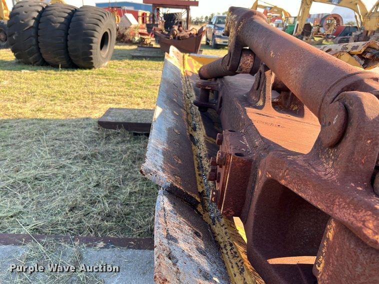 image for item DM2007 Caterpillar D9G  dozer