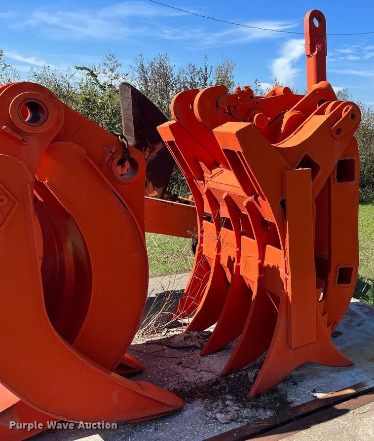 image for item DM2010 Pemberton Cat225X CP  excavator grapple