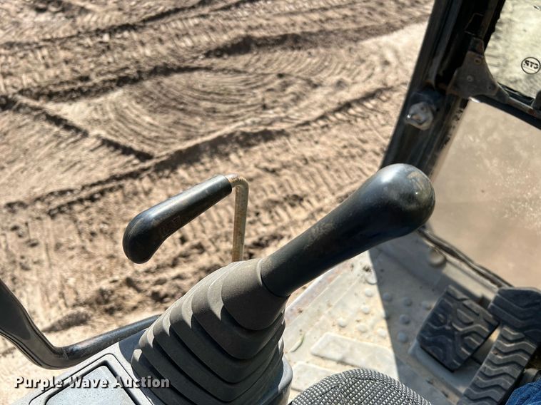 image for item DM2015 2000 Caterpillar 320CU  excavator