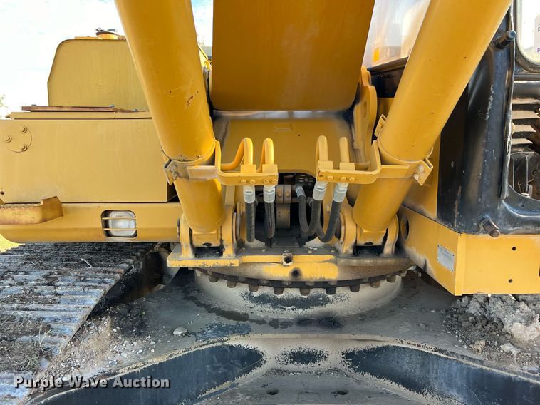 image for item DM2017 1995 Caterpillar 322L  excavator