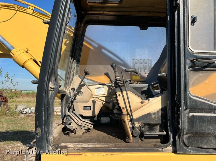 image for item DM2017 1995 Caterpillar 322L  excavator