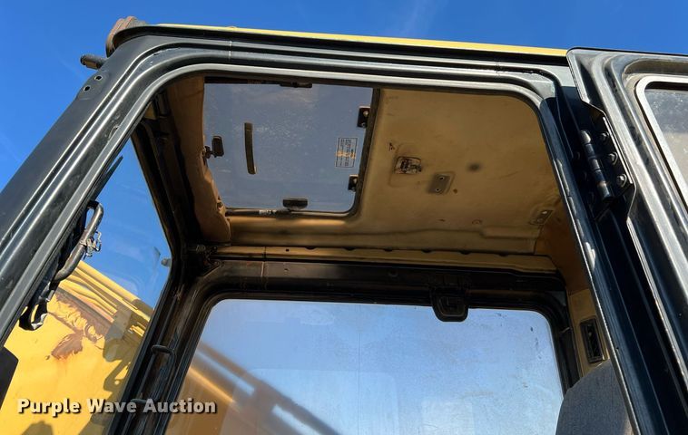 image for item DM2017 1995 Caterpillar 322L  excavator
