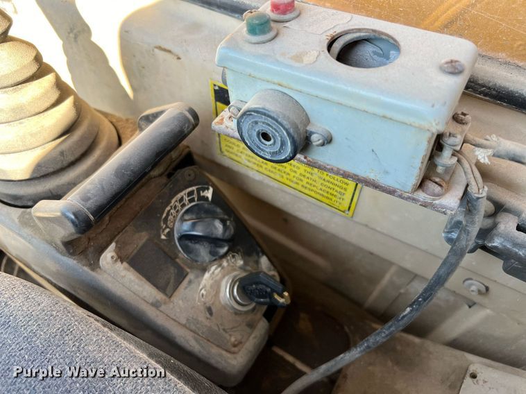 image for item DM2017 1995 Caterpillar 322L  excavator