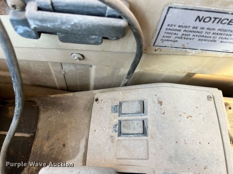 image for item DM2017 1995 Caterpillar 322L  excavator