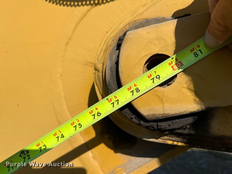 image for item DM2017 1995 Caterpillar 322L  excavator