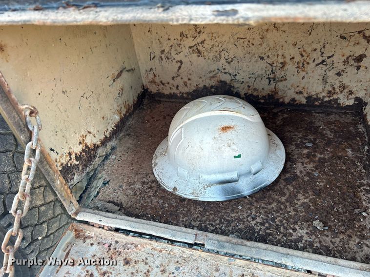 image for item DN0517 1982 Peterbilt 353  winch truck