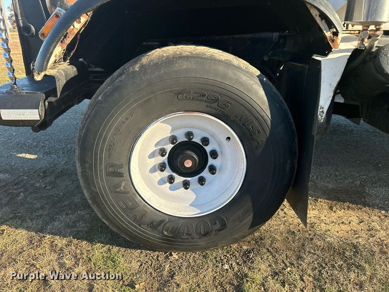 image for item DN0517 1982 Peterbilt 353  winch truck