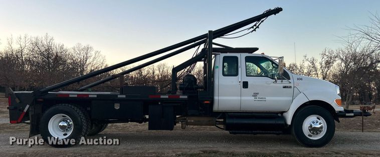 image for item DN0542 2007 Ford F750 Super Duty  winch truck