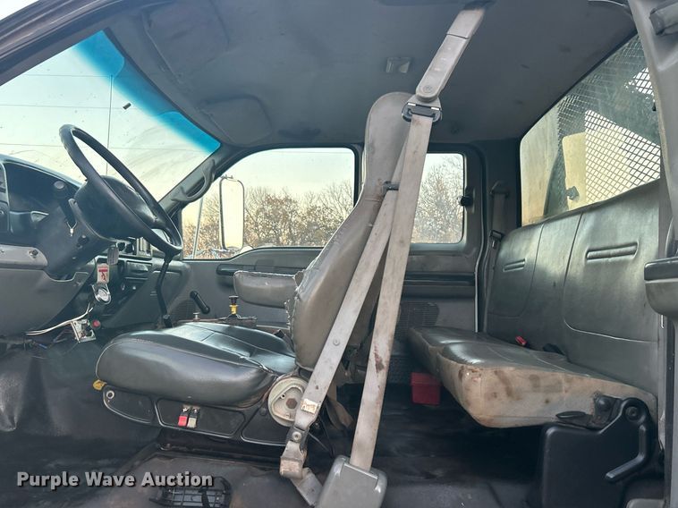 image for item DN0542 2007 Ford F750 Super Duty  winch truck