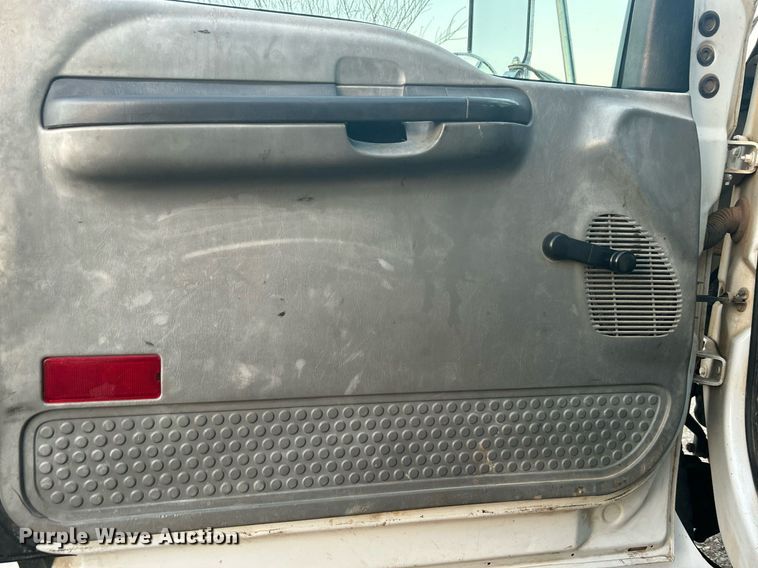 image for item DN0542 2007 Ford F750 Super Duty  winch truck