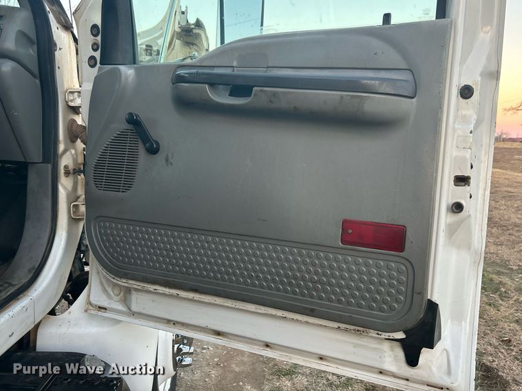 image for item DN0542 2007 Ford F750 Super Duty  winch truck