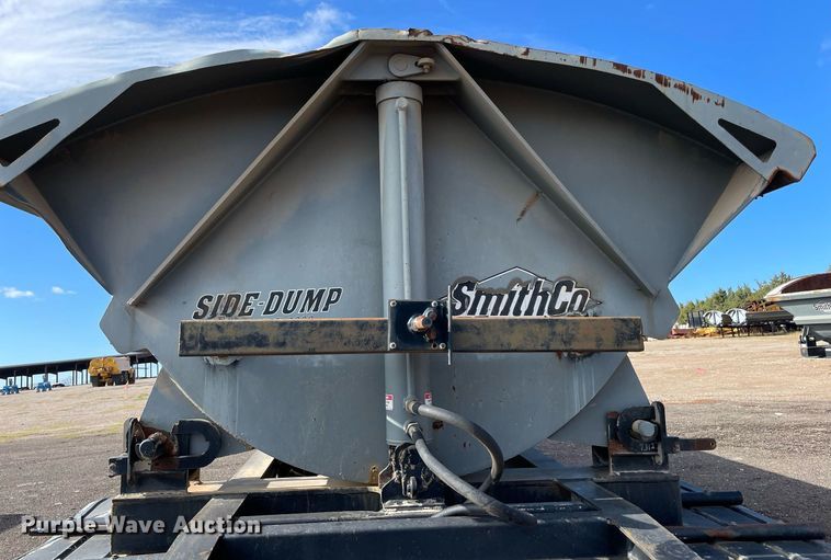 image for item DN3751 1999 Smithco SC2002  side dump trailer