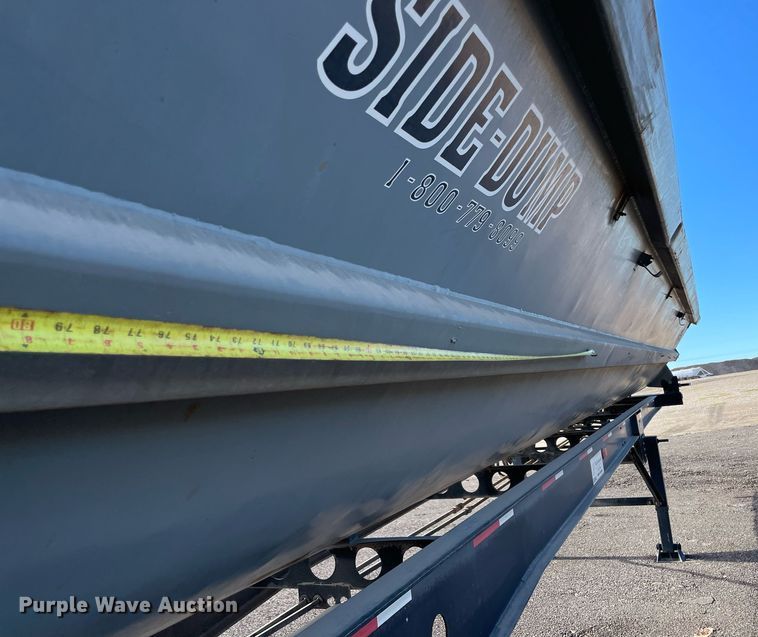 image for item DN3751 1999 Smithco SC2002  side dump trailer