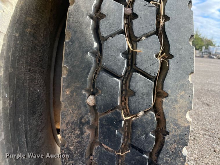 image for item DN3751 1999 Smithco SC2002  side dump trailer