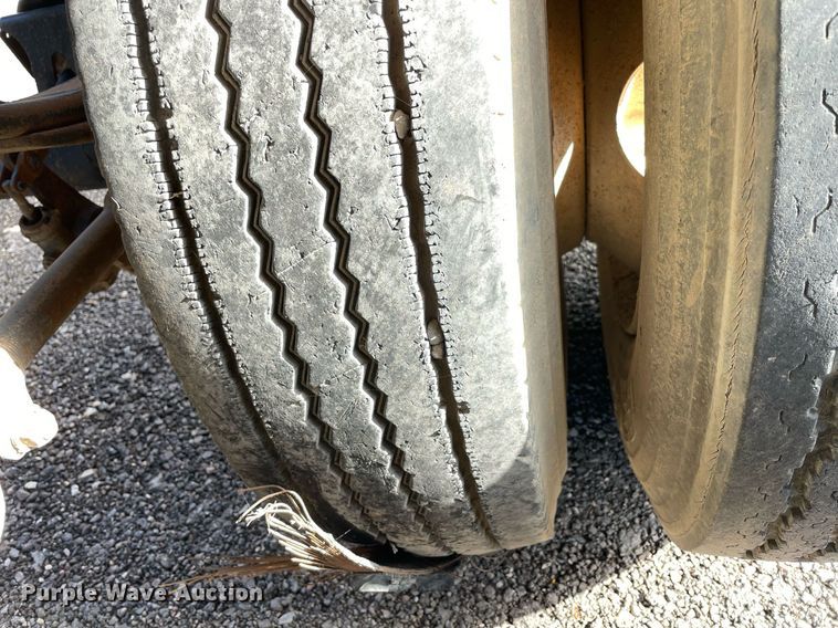 image for item DN3751 1999 Smithco SC2002  side dump trailer