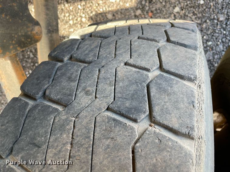 image for item DN3751 1999 Smithco SC2002  side dump trailer