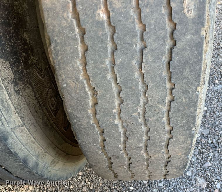 image for item DN3751 1999 Smithco SC2002  side dump trailer