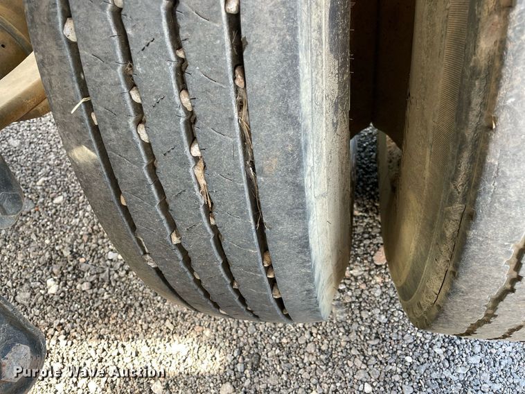 image for item DN3751 1999 Smithco SC2002  side dump trailer