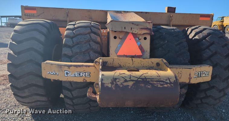 image for item DN3753 2014 John Deere 2112E  scraper