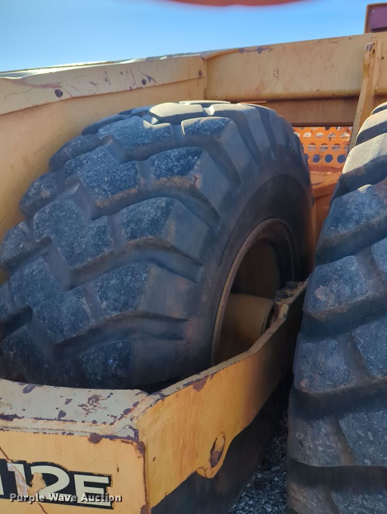 image for item DN3753 2014 John Deere 2112E  scraper