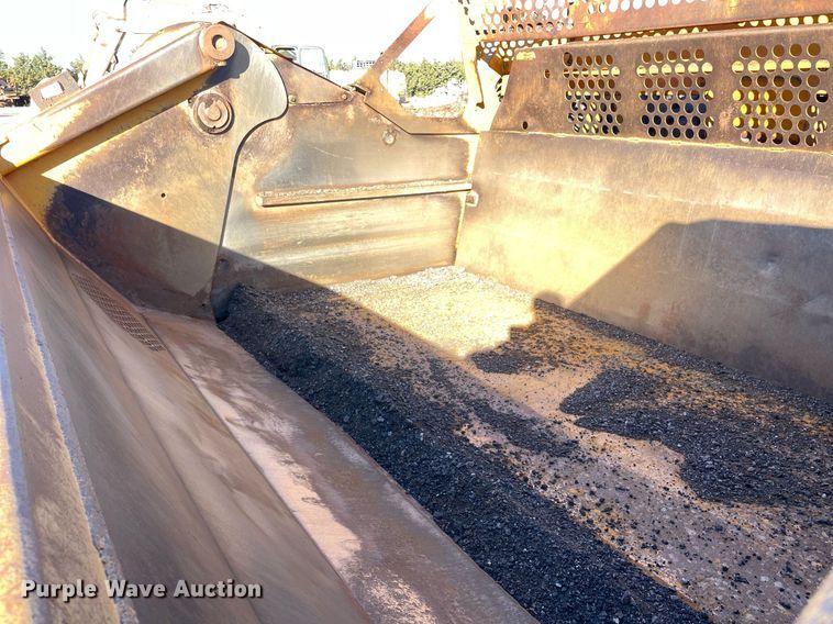 image for item DN3757 2010 John Deere 2112E  scraper