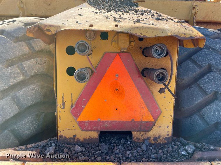 image for item DN3757 2010 John Deere 2112E  scraper