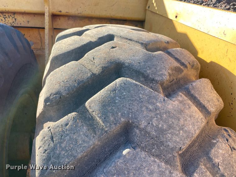 image for item DN3757 2010 John Deere 2112E  scraper