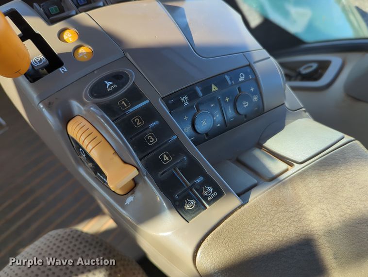 image for item DN3760 2015 John Deere 9470R Scraper Special  4WD tractor