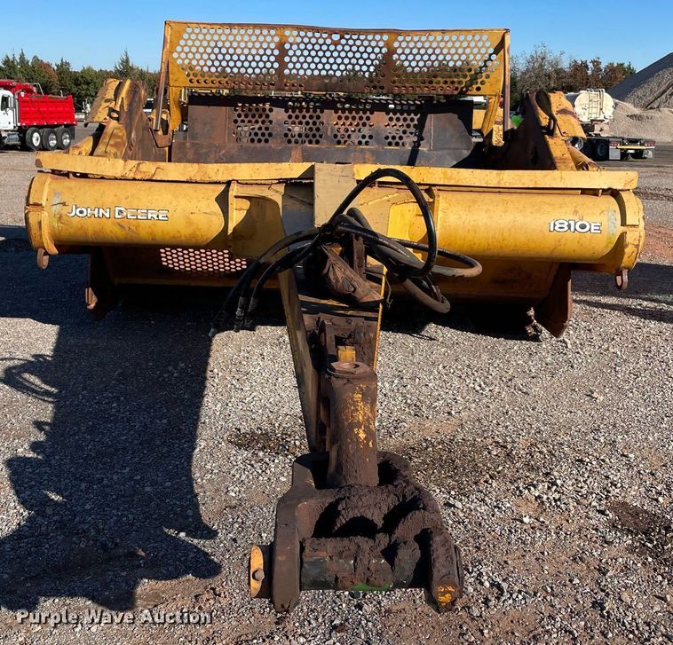 image for item DN3761 2005 John Deere 1810E scraper