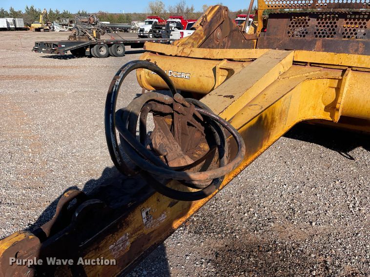 image for item DN3761 2005 John Deere 1810E scraper