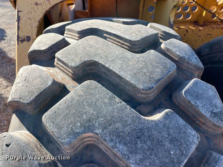 image for item DN3761 2005 John Deere 1810E scraper