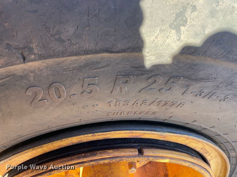 image for item DN3761 2005 John Deere 1810E scraper