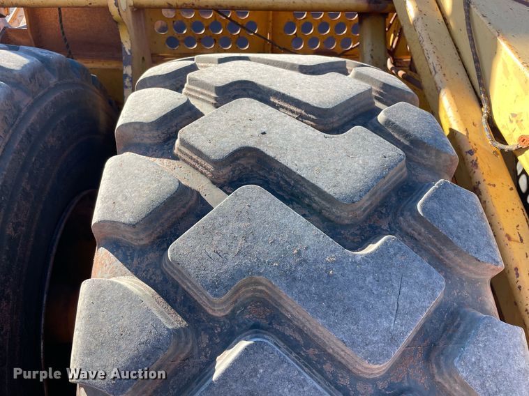 image for item DN3761 2005 John Deere 1810E scraper