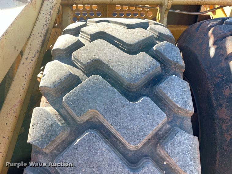 image for item DN3761 2005 John Deere 1810E scraper