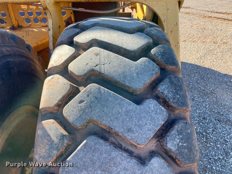 image for item DN3761 2005 John Deere 1810E scraper