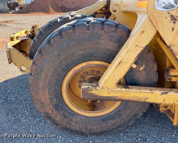 image for item DN3761 2005 John Deere 1810E scraper