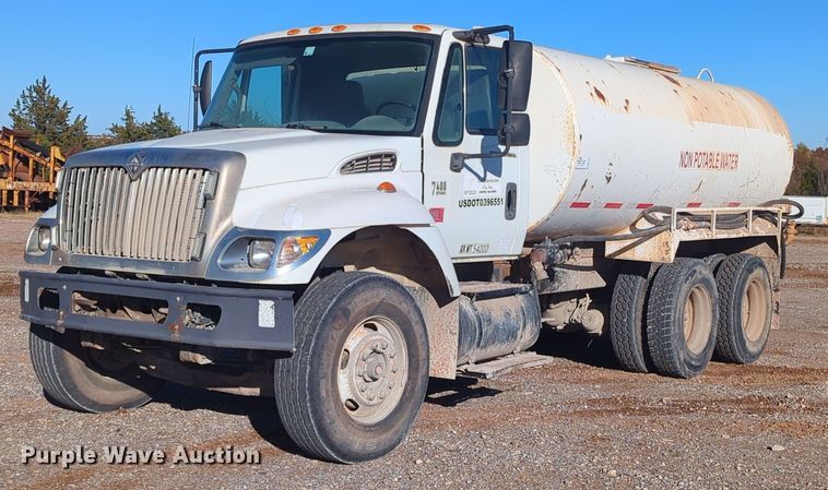 image for item DN3764 2007 International  7400 water truck