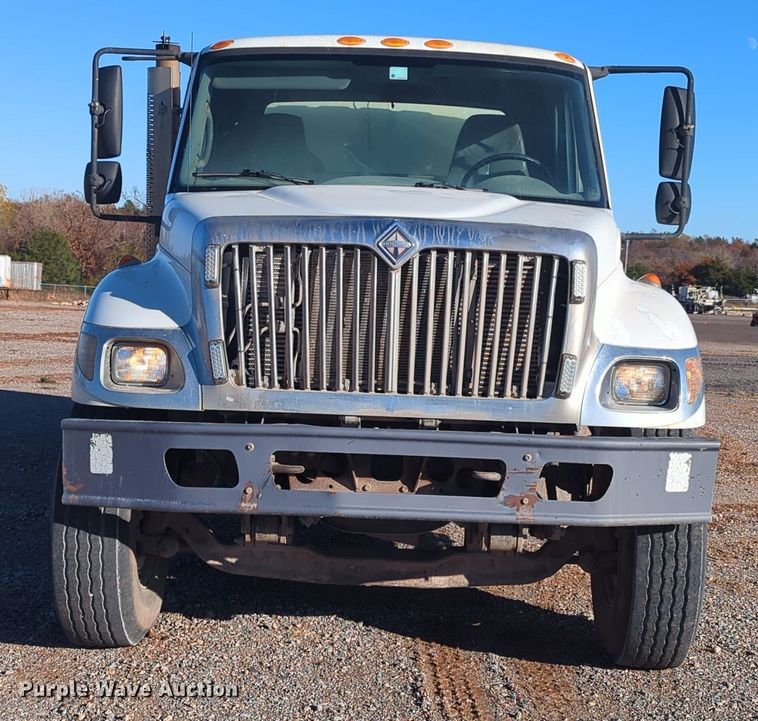 image for item DN3764 2007 International  7400 water truck
